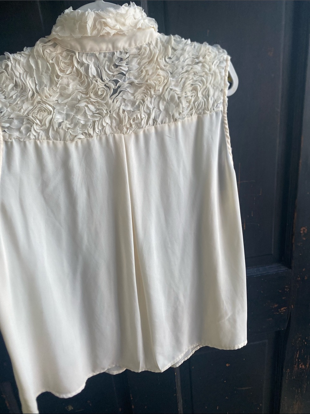 ECI Sleeveless Ivory Ruffle-Collar Button Front Blouse - Picture 6 of 15